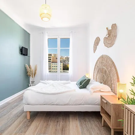 Large 2 Bdr & Garage Nice