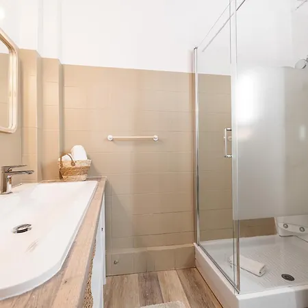 Apartman Large 2 Bdr & Garage *