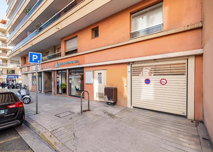 Large 2 Bdr & Garage شقة نيس