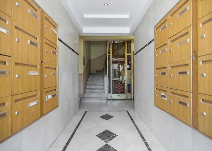 Large 2 Bdr & Garage