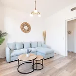 Large 2 Bdr & Garage Nice